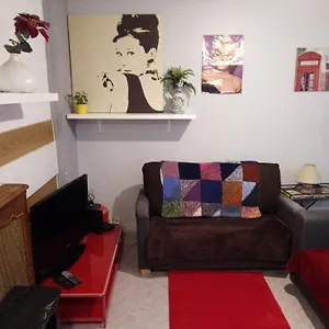  Appartamento Guesthouse Familial Pour 1 A 5 Personnes De 42M2-Rez De Chaussee-Vues Sur Rue Et Patio Prive Ombrage - Sejour,Chambre Separee,Cuisine,Salle De Bain,Lit Double Et 2 Canapes Lits Depliant - Entree Cote Rue Berzelius-5 Minutes Du Metro Brocante ,Bus 31,